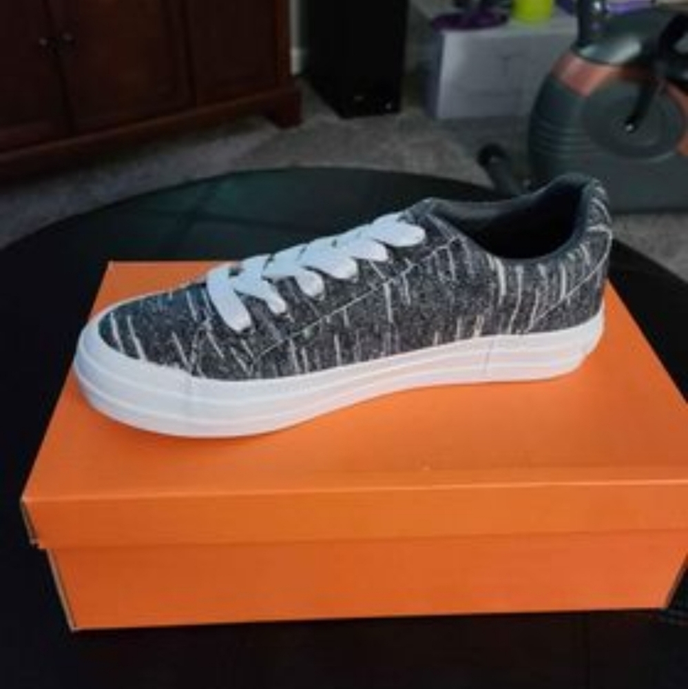 New Rocket Dog women's sneakers